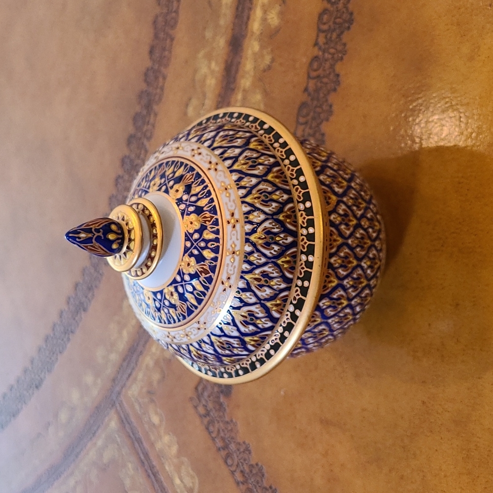 Bowl with lid